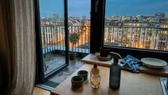 Apfelessig statt Spray: So schützt du Fenster und Balkon vor Mücken – mit einem kurzen Wasser-Check